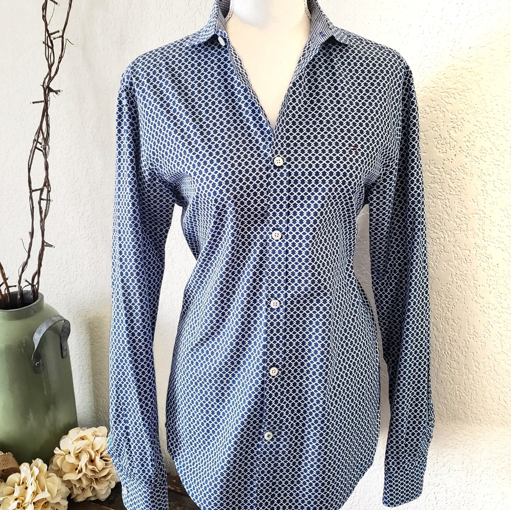 Tommy Hilfiger Women's New York Fit Shirt Small